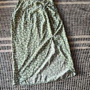 Yozy Size Medium green white floral print Maxi skirt